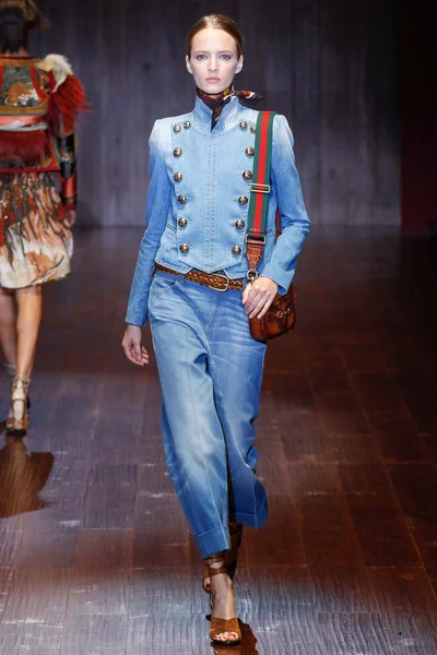 Look 11